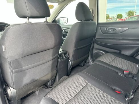 Used 2019 Nissan Rogue S w/ Special Edition Package FWD image 18