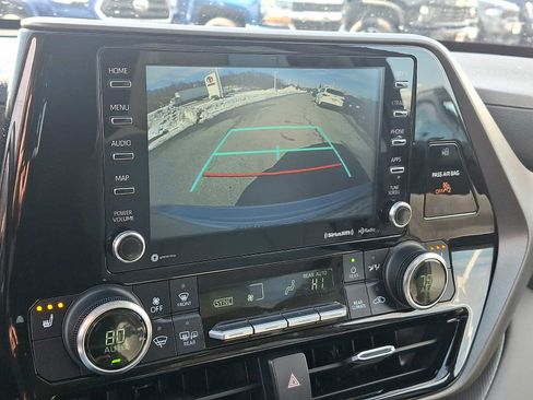 Used 2022 Toyota Highlander XLE image 24