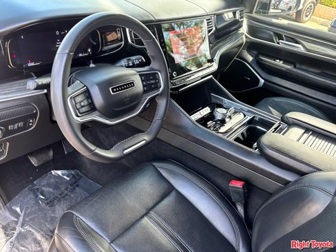 Used 2022 Jeep Wagoneer Series III AWD/4WD image 19
