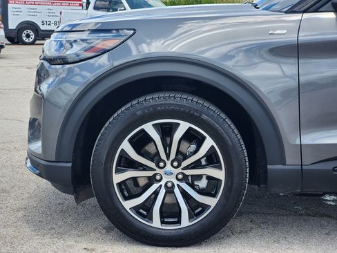 Certified 2025 Ford Explorer ST-Line AWD/4WD image 9