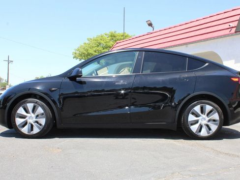 Used 2024 Tesla Model Y Long Range AWD/4WD image 35