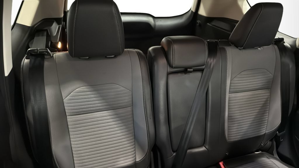 Used 2019 Ford Escape SE w/ SE Sport Appearance Package AWD/4WD image 13