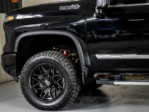 Used 2024 Chevrolet Silverado 2500 High Country w/ High Country Premium Package AWD/4WD image 12
