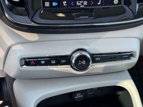 Certified 2023 Volvo XC40 B5 Ultimate w/ Climate Package AWD/4WD image 28