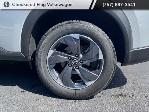 Used 2024 Nissan Rogue SV FWD image 7