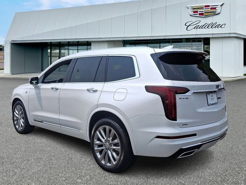 Certified 2023 Cadillac XT6 Premium Luxury w/ Platinum Package image 3