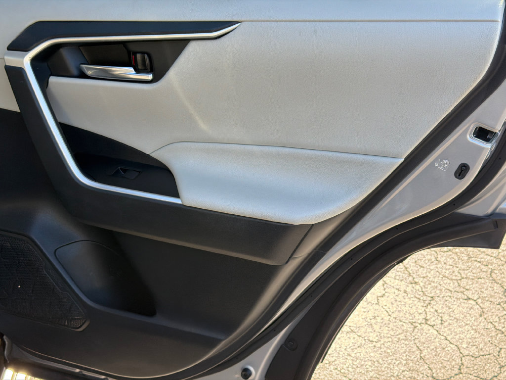 Used 2021 Toyota RAV4 XLE w/ Convenience Package FWD image 19