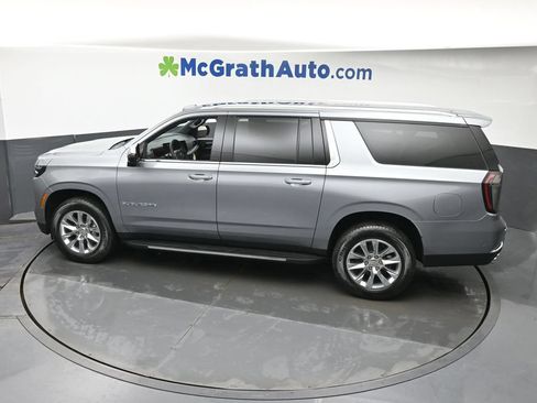 New 2026 Chevrolet Suburban Premier w/ Sun And Tow Package AWD/4WD image 27