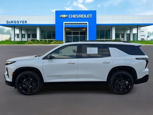 Used 2024 Chevrolet Traverse RS image 9