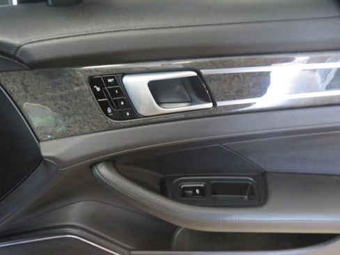Used 2018 Porsche Panamera 4S image 27