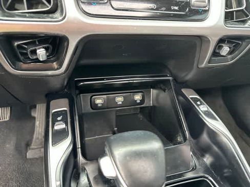 Used 2022 Kia Sorento S w/ Panoramic Sunroof Package AWD/4WD image 11
