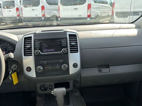 Used 2018 Nissan Frontier SV image 19