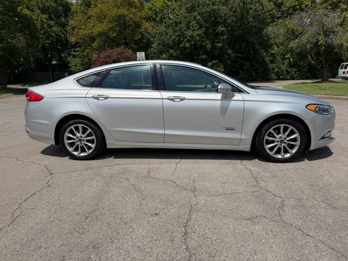 Used 2017 Ford Fusion Energi SE FWD image 3