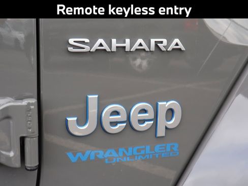 Used 2022 Jeep Wrangler Unlimited Sahara w/ Cold Weather Group AWD/4WD image 10