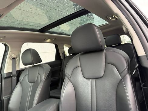 Used 2023 Kia Sorento S w/ Panoramic Sunroof Package AWD/4WD image 5
