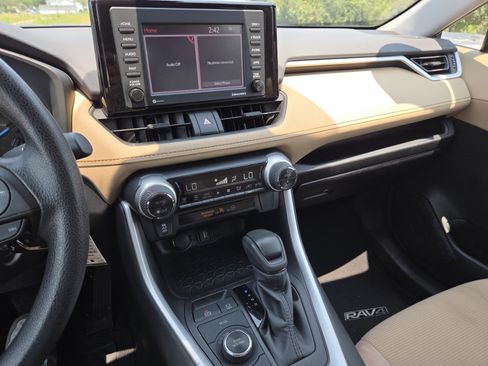 Used 2022 Toyota RAV4 LE AWD/4WD image 24