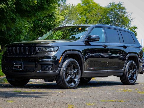 Used 2023 Jeep Grand Cherokee L Laredo image 18