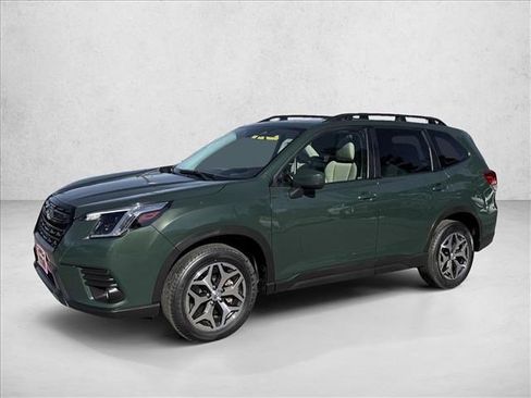 Used 2023 Subaru Forester Premium image 1