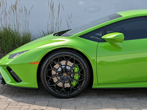 Used 2021 Lamborghini Huracan EVO RWD image 11