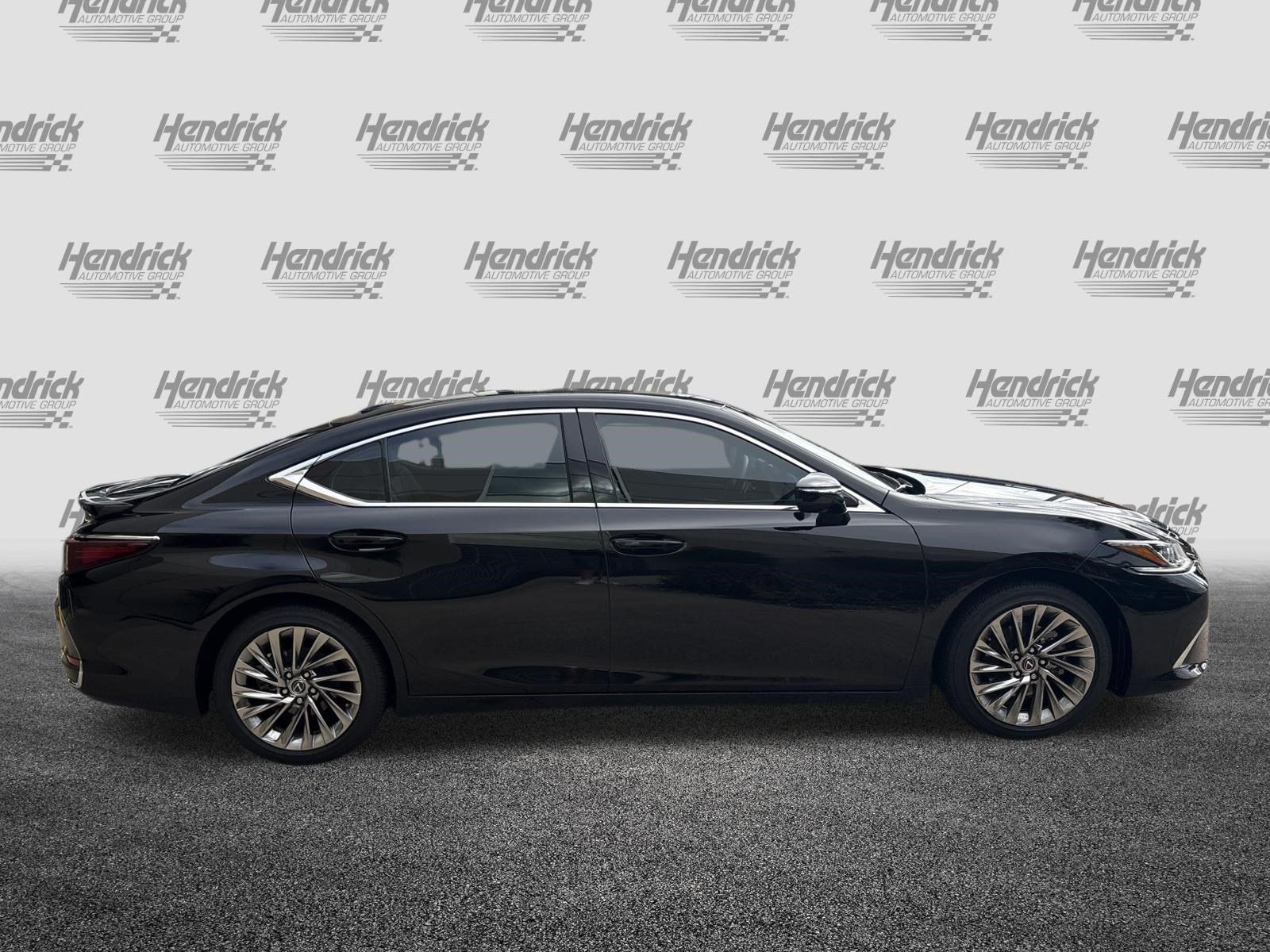 Used 2025 Lexus ES 300h w/ Luxury Package FWD image 11