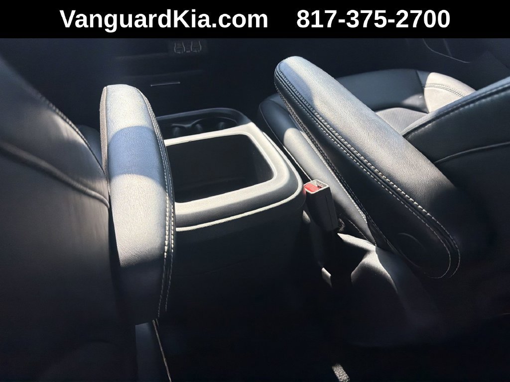 Used 2025 Chrysler Pacifica Select FWD image 25