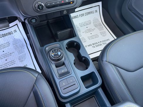 Used 2025 Ford Maverick Lobo image 11