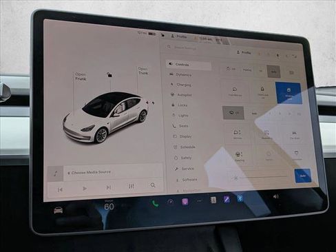 Used 2021 Tesla Model 3 Standard Range Plus image 16