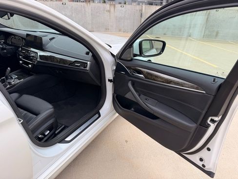 Used 2018 BMW 530e xDrive AWD/4WD image 19