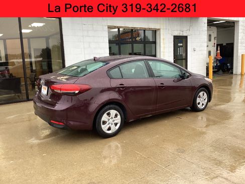 Used 2017 Kia Forte LX FWD image 3