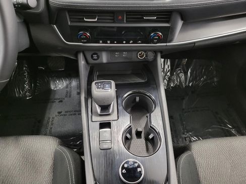 Used 2025 Nissan Rogue SV image 17