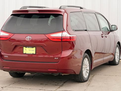 Used 2016 Toyota Sienna XLE image 48