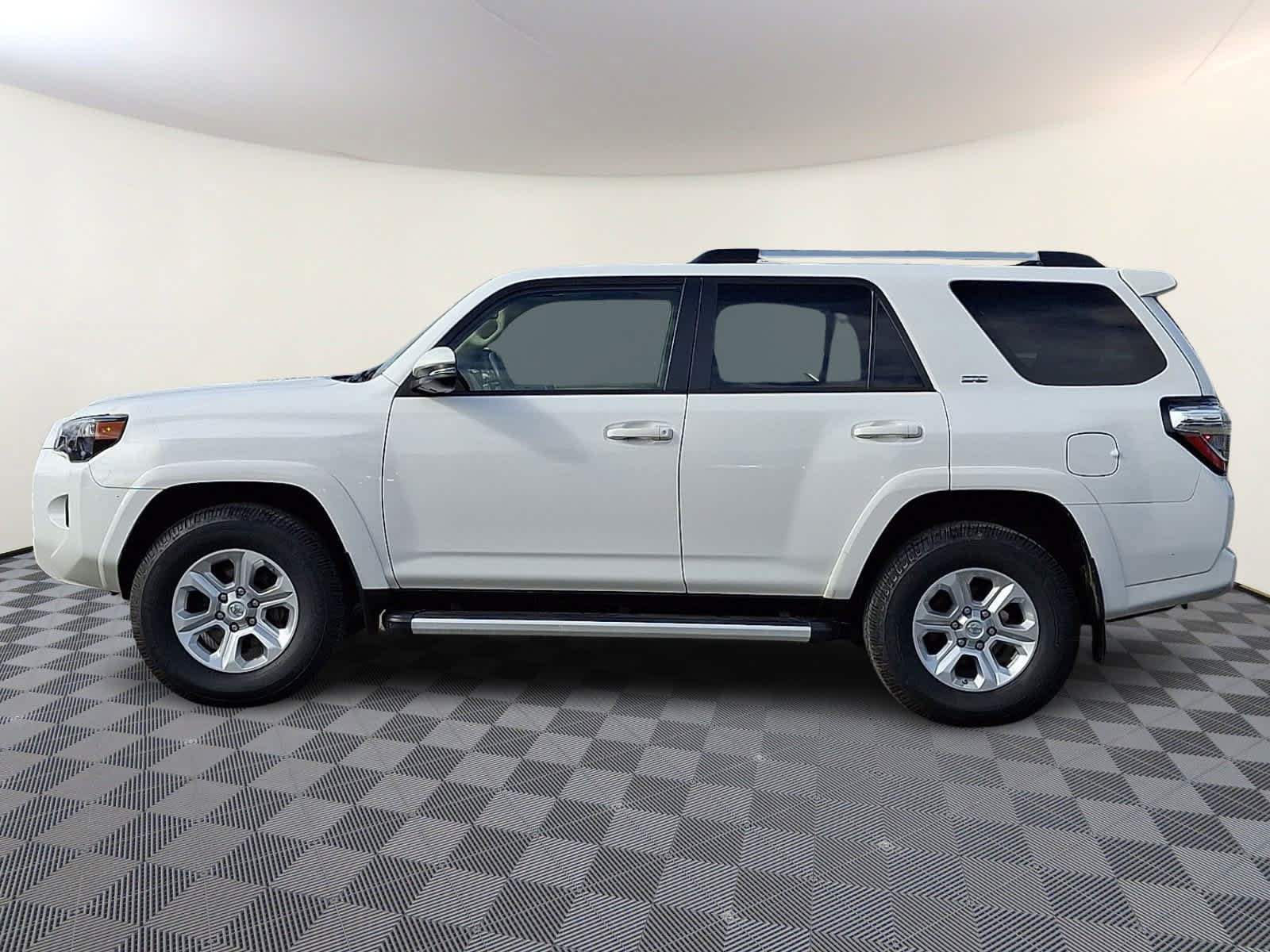Certified 2021 Toyota 4Runner SR5 Premium w/ Moonroof Package AWD/4WD image 9