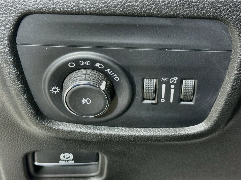 Used 2023 Jeep Grand Cherokee Limited RWD image 10