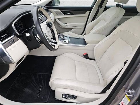 Used 2021 Jaguar XF SE RWD image 16