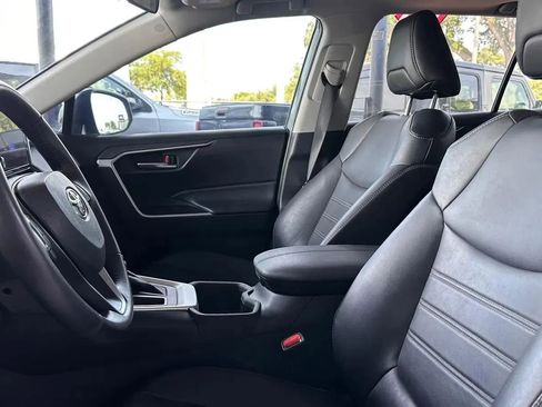 Used 2023 Toyota RAV4 XLE Premium image 9