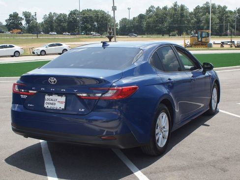 Used 2025 Toyota Camry LE image 18