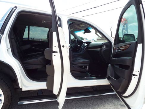 Used 2017 Cadillac Escalade Premium Luxury w/ LPO, Radiant Package image 30