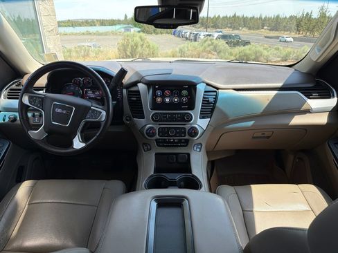 Used 2015 GMC Yukon XL SLT w/ Open Road Package AWD/4WD image 10