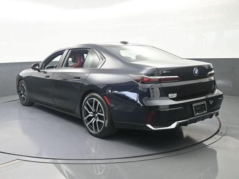 Used 2025 BMW 740i xDrive AWD/4WD image 4