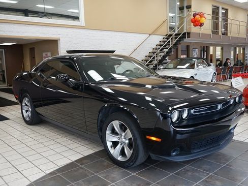 Used 2019 Dodge Challenger SXT image 17