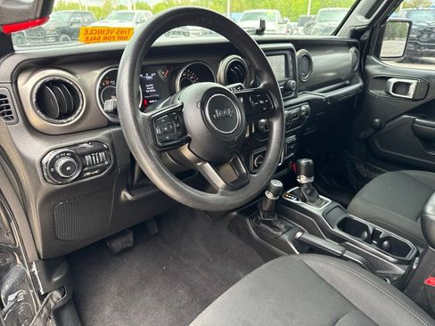 Used 2018 Jeep Wrangler Unlimited Sport AWD/4WD image 2