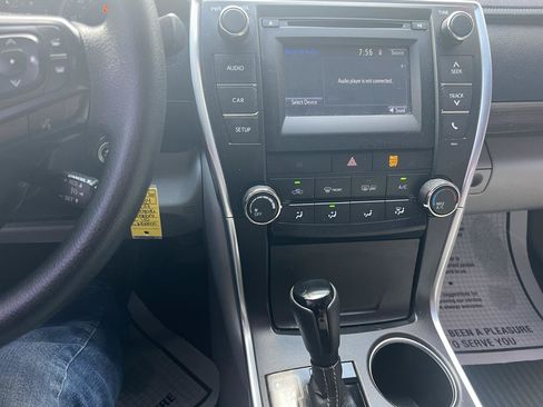 Used 2017 Toyota Camry LE FWD image 19