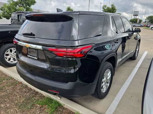 Used 2023 Chevrolet Traverse LS FWD image 2