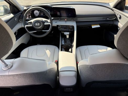 New 2025 Hyundai Elantra Limited FWD image 13