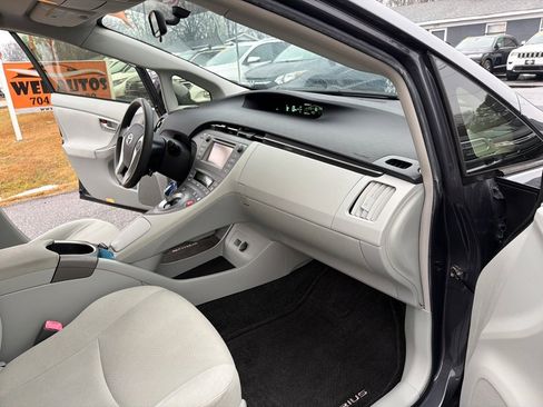 Used 2012 Toyota Prius One image 16