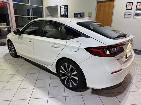 Used 2024 Honda Civic EX-L image 5