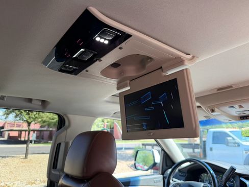 Used 2019 Cadillac Escalade Premium Luxury AWD/4WD image 15