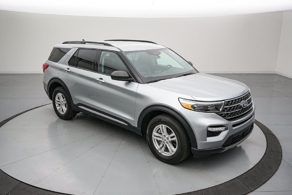 Certified 2023 Ford Explorer XLT w/ Equipment Group 202A AWD/4WD image 2