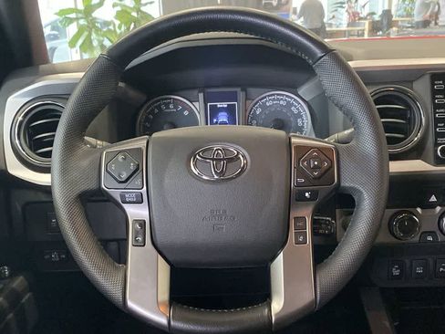 Used 2022 Toyota Tacoma Limited image 17