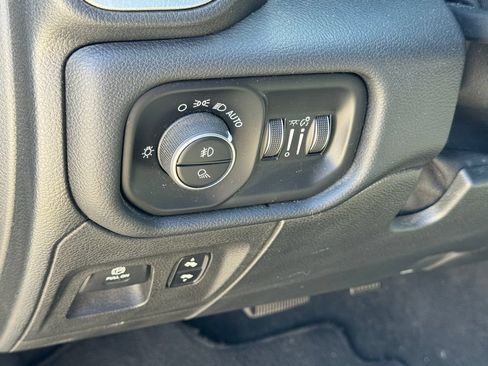 Used 2019 RAM 1500 Big Horn AWD/4WD image 11